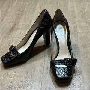 Elegant Nine West brown Crocodile Pattern Heels size 9 1/2